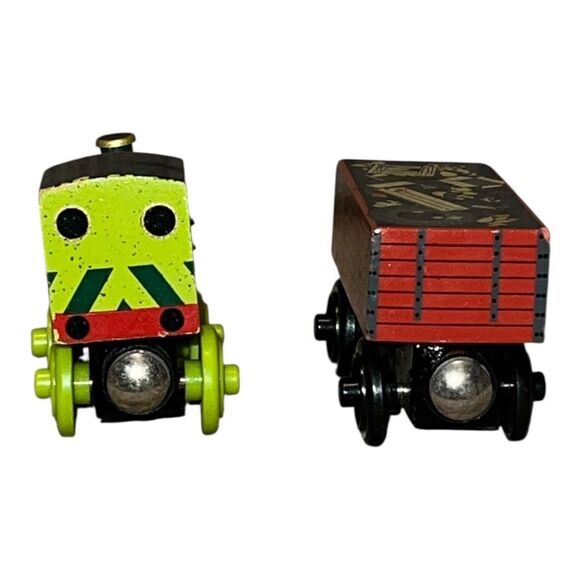 Thomas & Friends Wooden Railway Dirty Scruff & Garbage Car Set 2010 - Picture 5 of 7